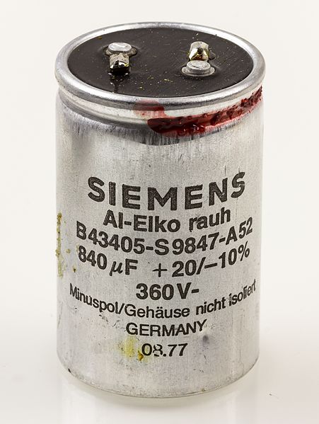 File:Revue tron bc 28 - Siemens -aluminum electrolytic capacitor--4293.jpg