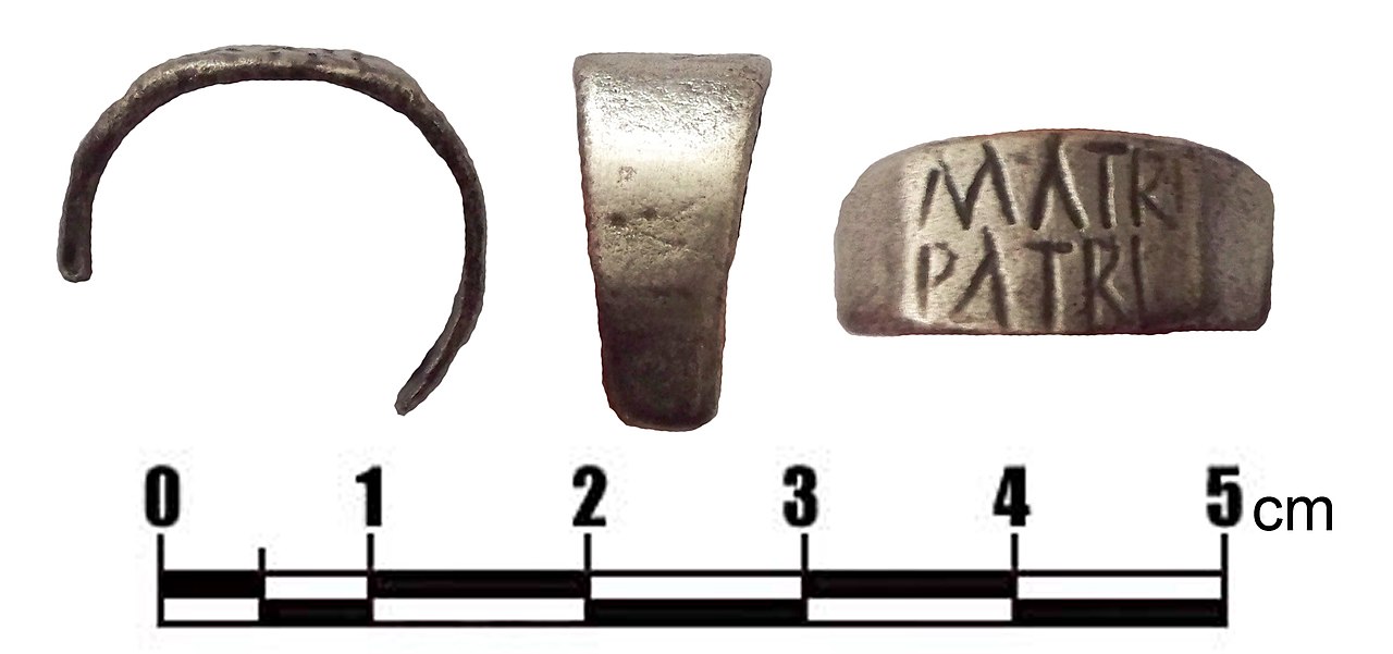 File:Roman finger ring 2008 T780a (FindID 393539).jpg - Wikimedia Commons