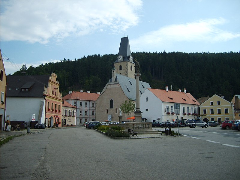 File:Rozmberk namesti.JPG