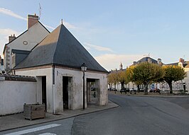 Het plein place du Martroi in Saint-Benoît-sur-Loire