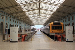 Estação ferroviária terminal de Santa Apolónia.jpg