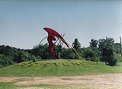 Eine Skulptur von Av. Sarmiento nahe Resitencia