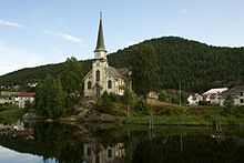 Skotfoss kirke fra elven.jpg