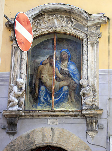 File:Sodoma, tabernacolo della madonna del corvo, 02.JPG