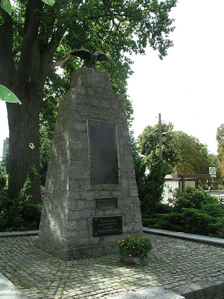 File:Spreewald alt zauche Kriegerdenkmal.jpg