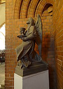 Der Engel für St. Johannis (Harvestehude) von Aloys Denoth (rechts)
