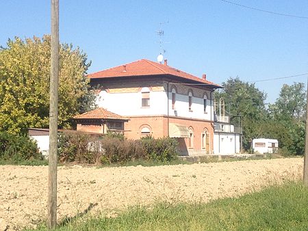 Stazione Cadelbosco Sotto.JPG