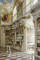 Décors, staffs et peintures en trompe-l'œil dans la bibliothèque