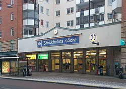 Stockholms södra station Rosenlundsgatan dec 2014.jpg