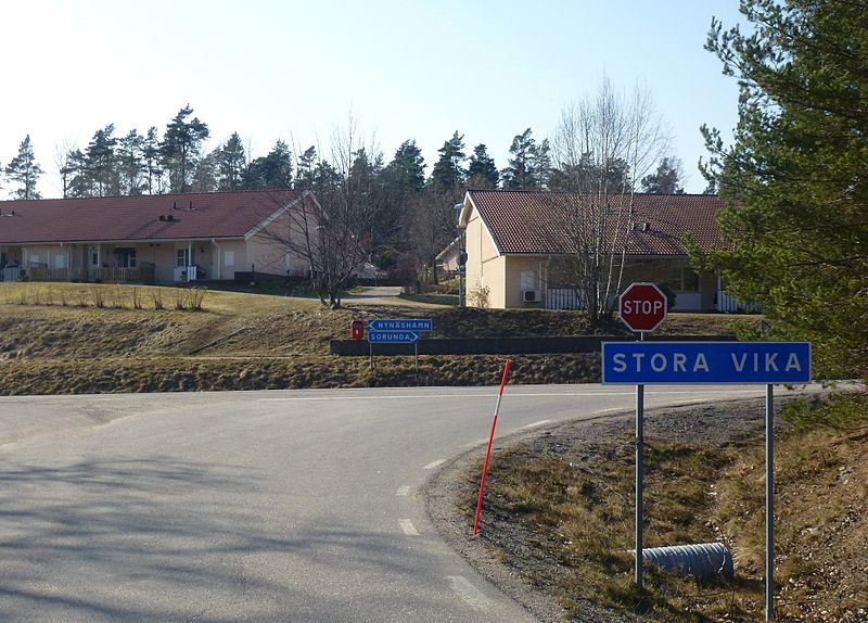 File:Stora Vika skylt 2015.jpg