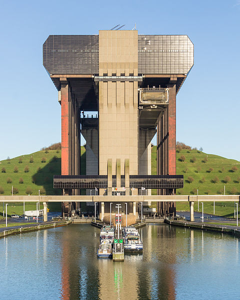 File:Strépy-Thieu boat lift-3610.jpg