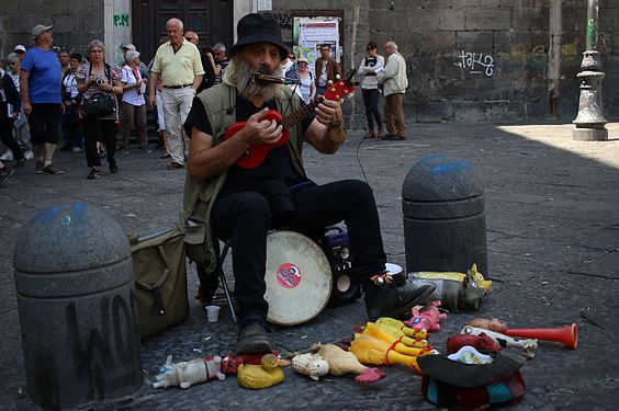 Street musician in Napels