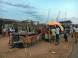 אחד השווקים בנמפולה