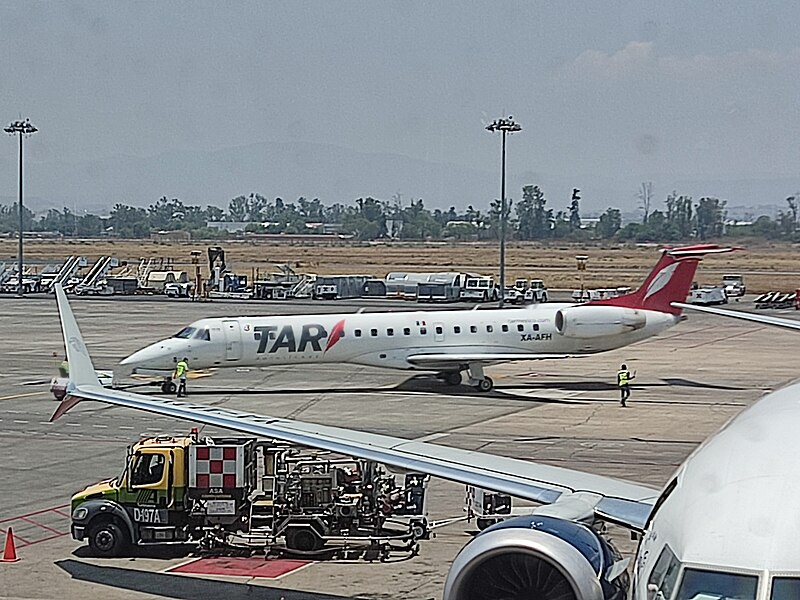 File:TAR Aerolíneas ERJ-145LR (XA-AFH) at GDL.jpg