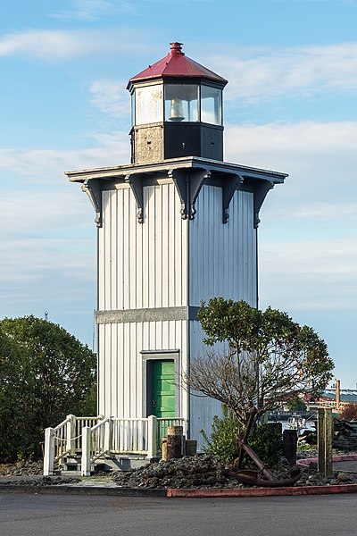 File:Table Bluff Light, Woodley Island Marina.jpg