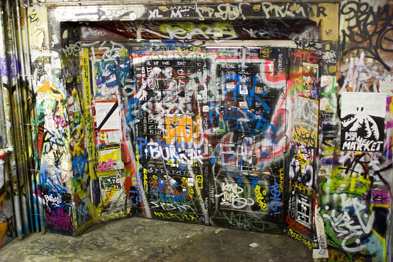 File:Tacheles Graffiti-5.jpg