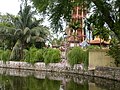 Temple on West Lake, 2003, Hanoi 16.jpg