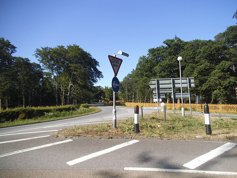 File:The Peanut Roundabout, Cranbourne - geograph.org.uk - 4576483.jpg