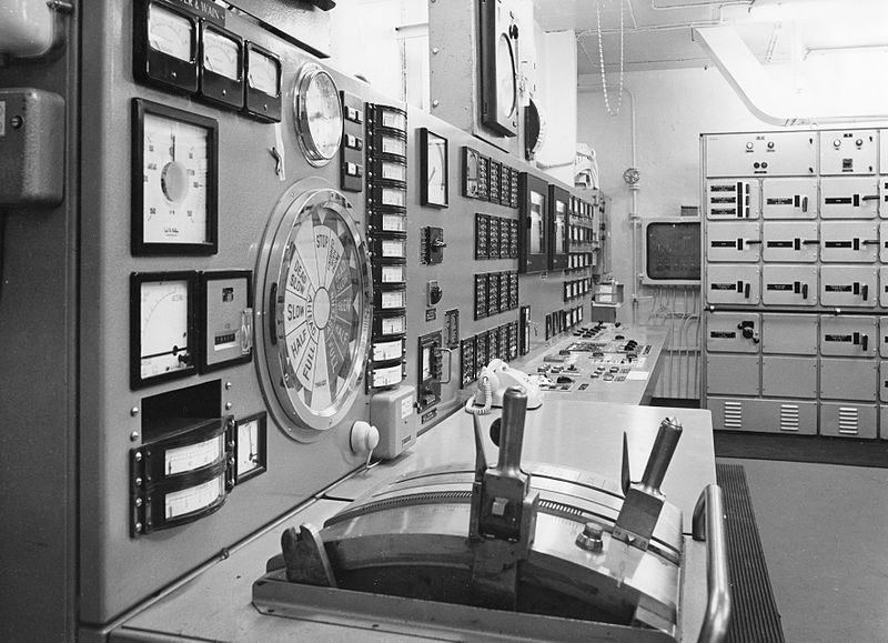 File:The engine control room on Clara Mærsk (7909596894).jpg