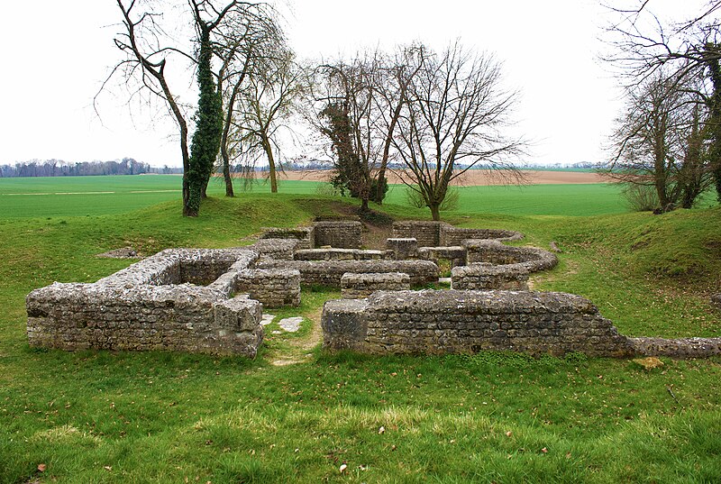 File:Thermes des Ruines de Champlieu.jpg