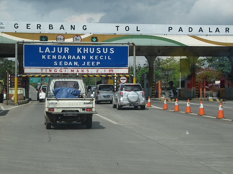 File:Toll road entrance - panoramio.jpg