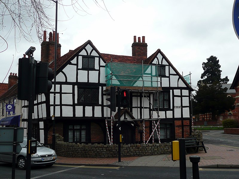 File:Tudor House, Wokingham.jpg