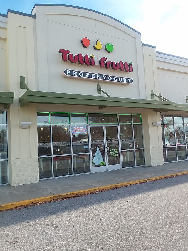 https://upload.wikimedia.org/wikipedia/commons/thumb/7/7d/TuttiFruttiFrozenYogurt.jpg/640px-TuttiFruttiFrozenYogurt.jpg