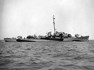 USS Dennis (DE-405) ao largo de Boston, Massachusetts (EUA), em 20 de maio de 1944 (L45-74.08.01) .jpg