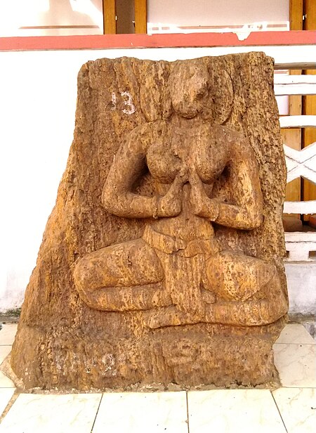 ไฟล์:Veera Saiva Devotee sculpture 4,12th C.A.D.jpg