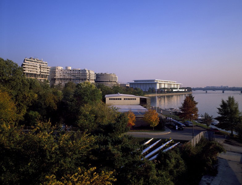 File:View from Georgetown of the Potomac River and the Kennedy Center for the Performing Arts, Washington, D.C LCCN2011634634.tif