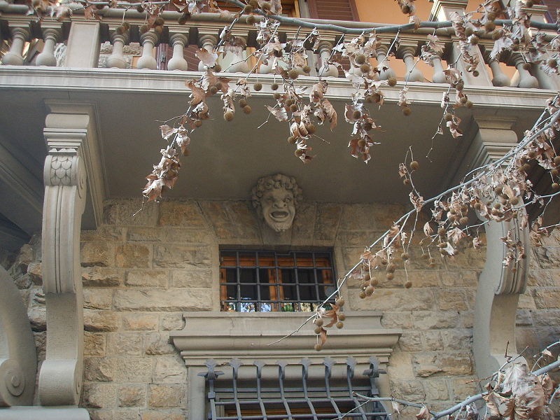 File:Villa Pagani mascherone.JPG