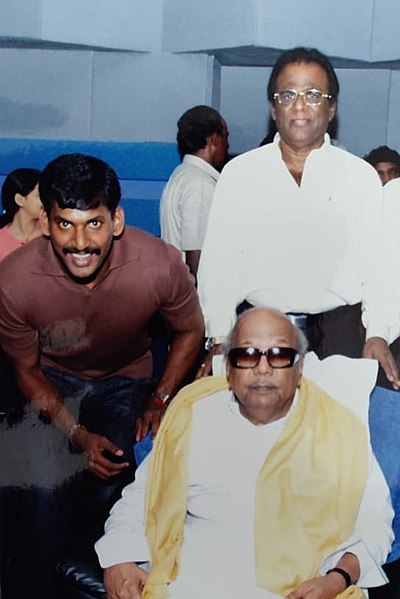 Vishal with his father G. K. Reddy and former Chief Minister of Tamil Nadu M. Karunanidhi.