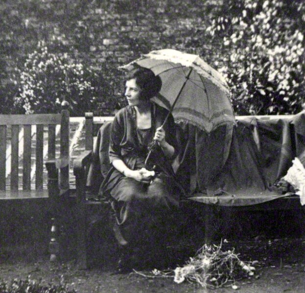 File:Vivienne Haigh-Wood Eliot, seated, 1920 (cropped).jpg