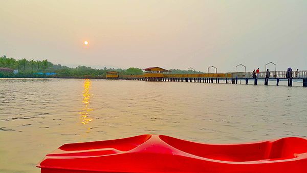 Image: Vpra floating park boat walking path