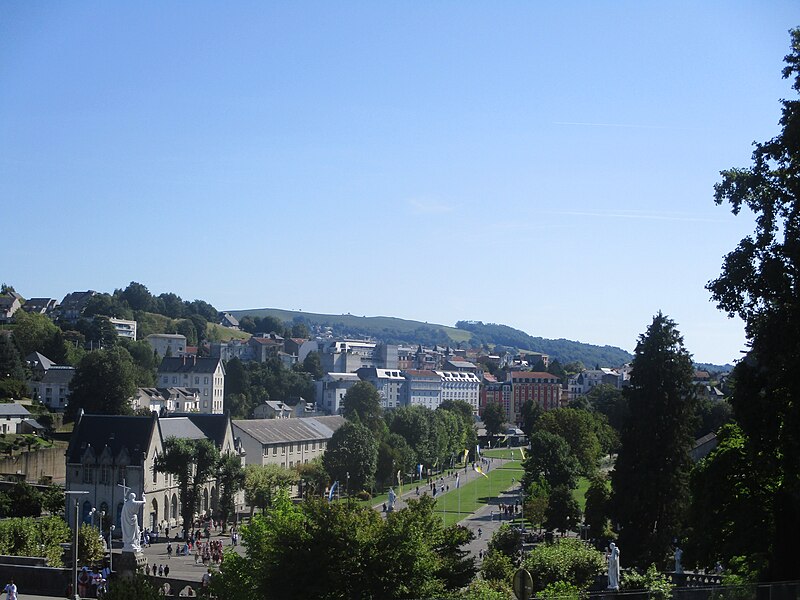 File:Vue du sanctuaire.jpg