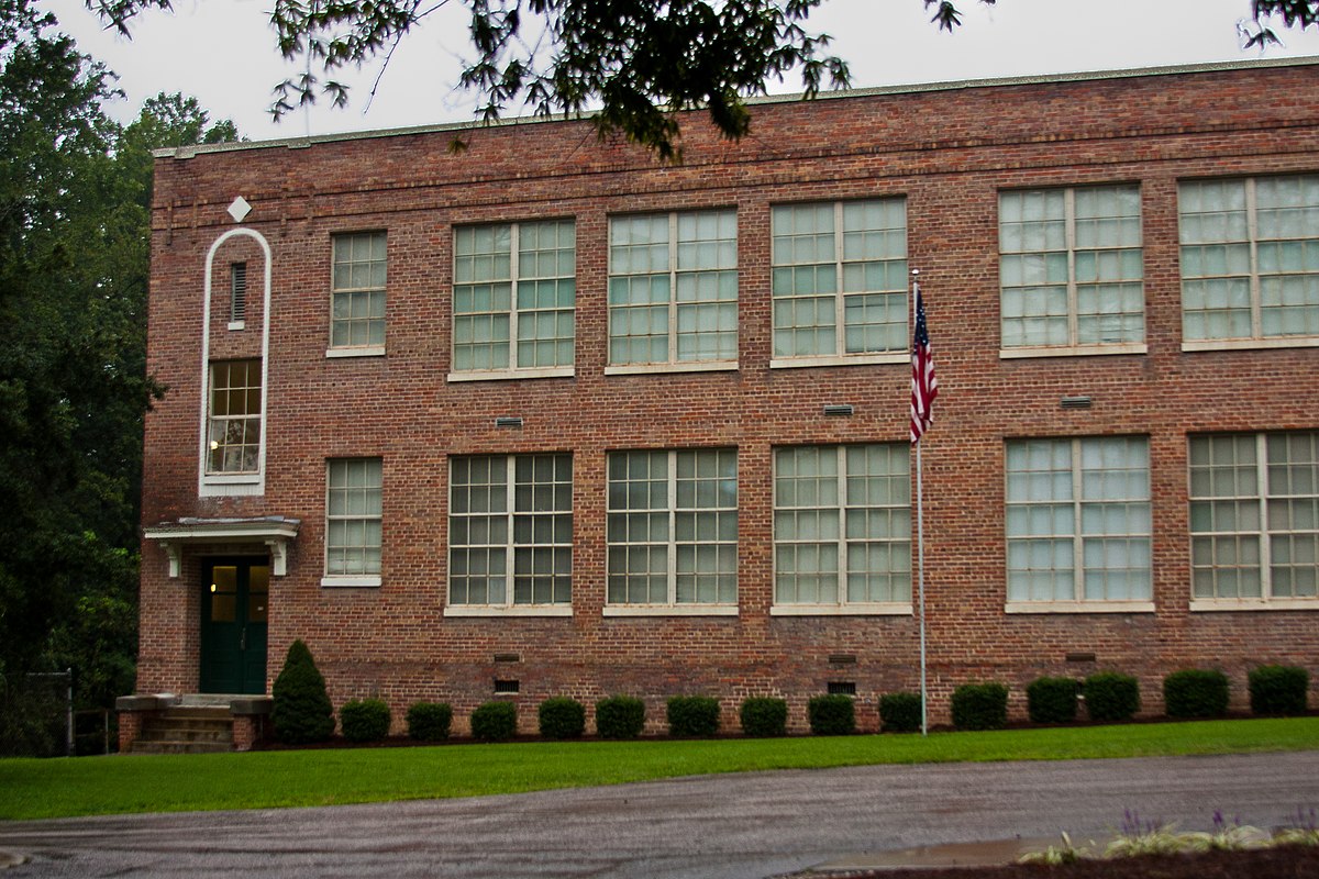 West school. Henderson North Carolina. Северная Каролина Старшие школы. Школа Хендерсон. США Хендерсон школы.