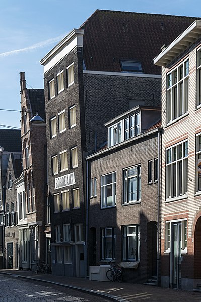 File:Wijnstraat, Dordrecht (23290313412).jpg