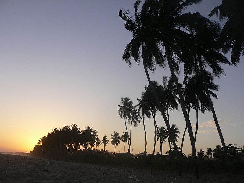 File:Winneba Beach, Ghana-7.jpg