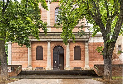 Entrée de l'église Sainte-Marie-Madeleine