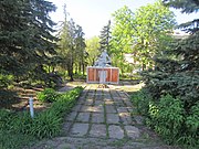 Братська могила радянських воїнів с. Очеретине загальний вид.jpg