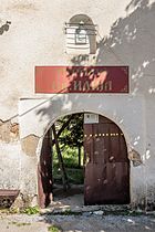 Портата на влезот во црковниот двор