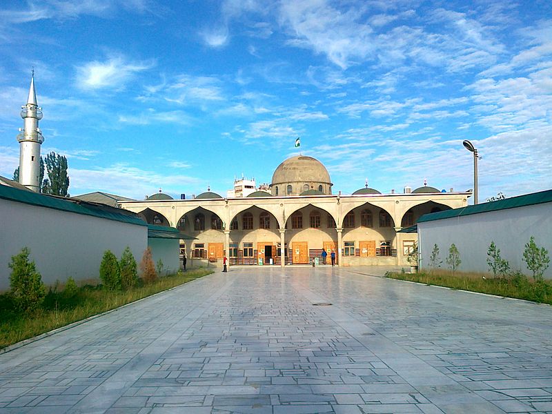 File:Мечеть в Буйнакске - Дагестан.jpg