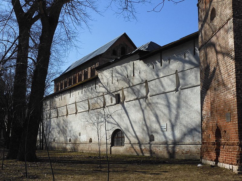 File:Москва - Симонов монастырь, часть стены 2.jpg