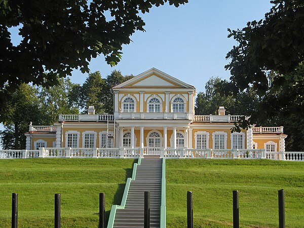 Their small wooden palace in Strelna, designed by Le Blond around 1714, had a botanical garden