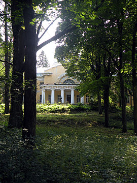 Dacha Vorontsov-Dashkov ("Shuvalov-paleis") - het centrale gebouw van het landgoed vandaag