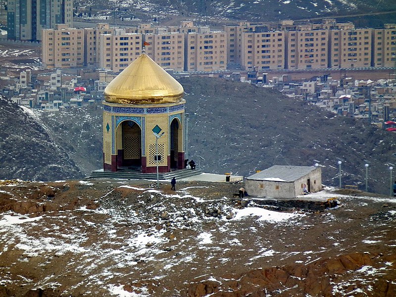 File:نمای دیگری از کوه سرخه - panoramio.jpg