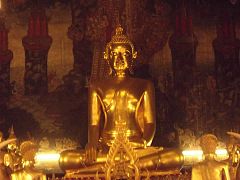 พระพุทธอนันตชิน พระประธานในพระอุโบสถ วัดเวฬุราชิณ Phra Buddha Anantachin the Principal Buddha of Wat Welurachin.jpg