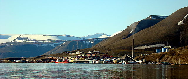 File:Old fishing boat in Sisimiut.JPG - Wikipedia