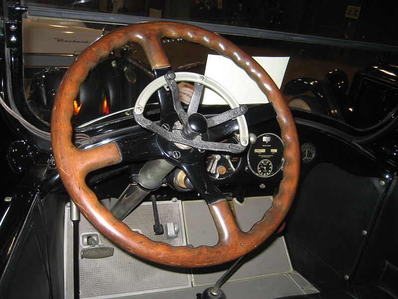 File:1919Packard3-35TouringSteeringwheel.jpg