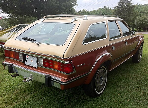 AMC Eagle Wagon in two-tone finish